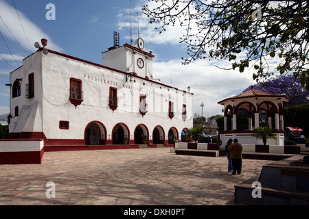 L'Amérique, le Mexique, l'État de Morelos, Tlayacapán village, le Palacio Municipal et le Zocalo Banque D'Images