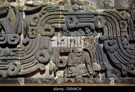 L'État de Morelos au Mexique América Xochitepec village site archéologique de Xochicalco le temple du serpent à plumes (détail Banque D'Images