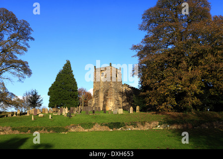 L'automne, St Marys Parish Church, village Tissington, parc national de Peak District, Derbyshire, Angleterre, RU Banque D'Images