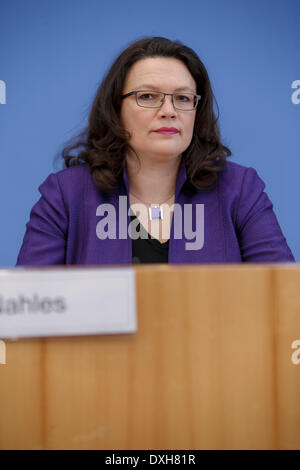 Berlin, Allemagne. Mars 26th, 2014. Le ministre de l'Intérieur, Thomas de Maizière, et le ministre du Travail, Andrea Nahles donner une conférence de presse sur le thème "L'utilisation des systèmes de sécurité sociale par les citoyens de l'UE' dans la maison de la conférence de presse à Berlin. / Photo : Andrea Nahles (SPD), ministre allemand du travail et des affaires sociales. Credit : Reynaldo Chaib Paganelli/Alamy Live News Banque D'Images