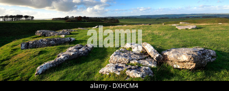 L'automne, Arbor Henge basse Stone Circle, près du village de Monyash, parc national de Peak District, Derbyshire, Angleterre, RU Banque D'Images