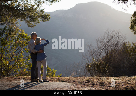 Couple sur la montagne Banque D'Images