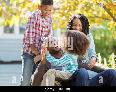 Happy Family laughing outdoors Banque D'Images