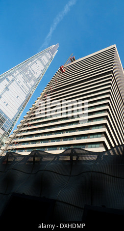 Le Shard et Guy's and St Thomas' Hospital, dans le sud de Londres Angleterre Royaume-uni KATHY DEWITT Banque D'Images