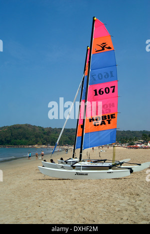 Bateau à voile se reposant à la plage de Goa en Inde Banque D'Images