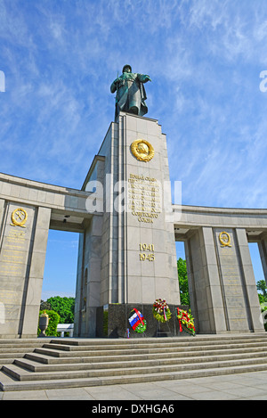 Monument commémoratif de guerre soviétique à l'Armée Rouge soldats tombés pendant la Seconde Guerre mondiale, Berlin, Allemagne Banque D'Images