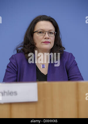 Berlin, Allemagne. Mar 26, 2014. Le ministre de l'Intérieur, Thomas de MaiziÃƒÂ¨re, et le ministre du Travail, Andrea Nahles donner une conférence de presse sur le thème "L'utilisation des systèmes de sécurité sociale par les citoyens de l'UE' dans la maison de la conférence de presse à Berlin./Photo : Andrea Nahles (SPD), ministre allemand du travail et des affaires sociales. Credit : Reynaldo Paganelli/NurPhoto ZUMAPRESS.com/Alamy/Live News Banque D'Images