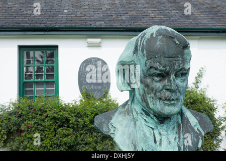 Buste de David Lloyd George à l'extérieur Memorial Museum Llanystumdwy Gwynedd North Wales UK Banque D'Images