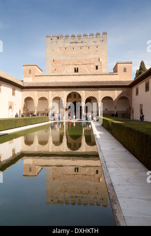 Cour des Myrtes, Comares Palace, palais Nasrides, Palais de l'Alhambra de Grenade, Andalousie Espagne Europe Banque D'Images