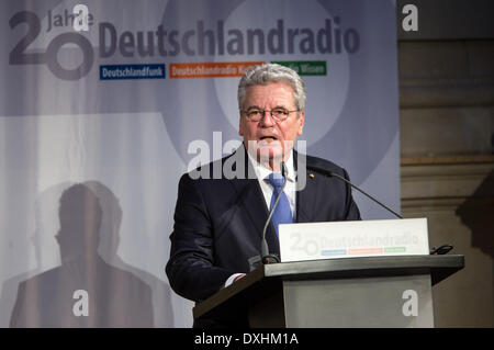 Berlin, Allemagne. Mar 26, 2014. Le Président allemand Joachim Gauck parle lors de l'événement '20 ans de Deutschlandradio" au Musée de la communication à Berlin, Allemagne, 26 mars 2014. Photo : FLORIAN SCHUH/dpa/Alamy Live News Banque D'Images