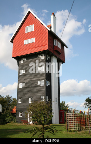 La maison dans les nuages, water tower déguisé en Chambre aujourd'hui utilisé comme une maison de vacances, Aldeburgh, Suffolk, Angleterre Banque D'Images