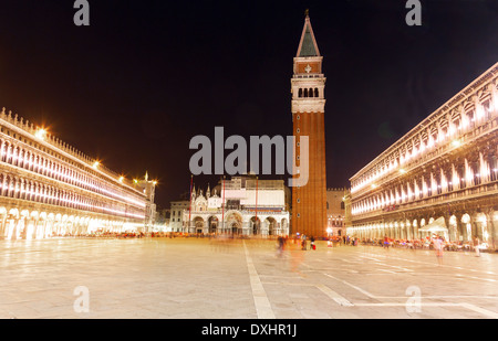 Vue de nuit de Bell Tower et de la Place Saint Marc à Venise, Italie Banque D'Images