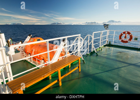 La péninsule antarctique à partir du pont de l'Akademik Sergey Vavilov, un navire de la glace renforcée Banque D'Images