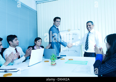 Les gens d'affaires indiens Meeting in Office Banque D'Images