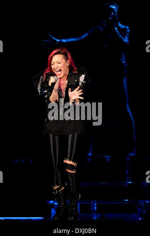 Toronto, Ontario, Canada. Mar 26, 2014. L'artiste américaine, actrice, Demi Lovato et philanthrope effectuée sold out show au Centre Air Canada à Toronto au cours de sa 'les néons Tour' Crédit : Igor Vidyashev ZUMAPRESS.com/Alamy/Live News Banque D'Images