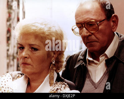 EASTENDERS (UK TV 1996) BBC PAM ST CLEMENT (Pat Butcher), MI Banque D'Images