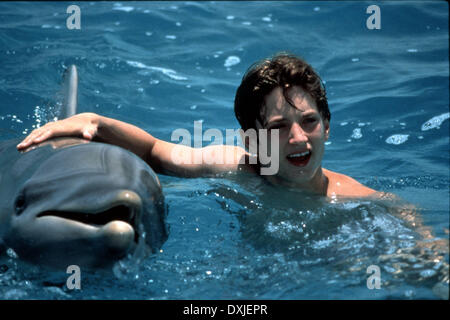 FLIPPER (US 1996) Dauphin de Elijah Wood Banque D'Images