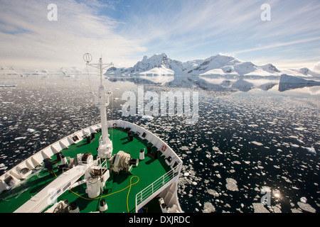 Le pont de l'Akademik Sergey Vavilov, un renforcement de la glace sur un navire de croisière expédition en Antarctique, Banque D'Images