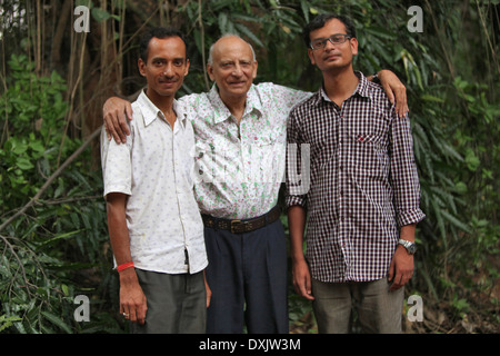 Vieil homme avec ses deux fils, Hazaribaug, Jharkhand, India Banque D'Images