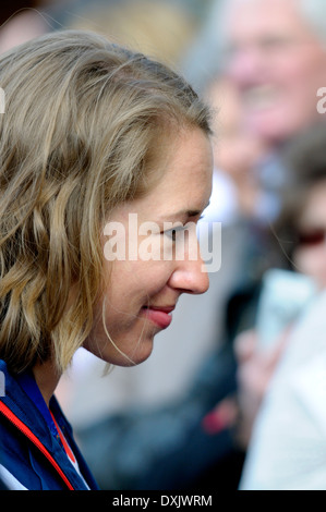 Lizzy Yarnold Revue de la Victoire à Sevenoaks, Kent, 21/03/2014, après avoir remporté l'or dans le squelette à l'Jeux olympiques d'hiver de Sotchi Banque D'Images