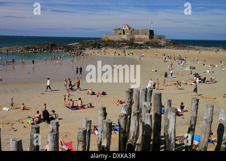 France, Bretagne, Saint Malo, thr beach et fort Eventail Banque D'Images