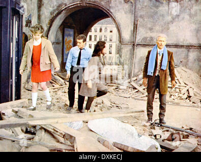 DALEKS' INVASION EARTH : AD 2150 Banque D'Images