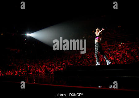 Toronto, Ontario, Canada. Mar 26, 2014. Auteur-compositeur-interprète, rappeur et d'un modèle CHER LLOYD effectue au cours de la 'Tour' de néons au Centre Air Canada à Toronto. /ZUMAPRESS.com/Alamy Vidyashev © Igor Live News Banque D'Images
