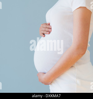 Close up of pregnant Japanese woman Banque D'Images