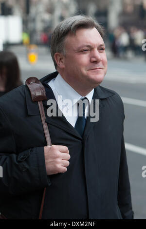 London, UK . Mar 27, 2014. Le poste Ed Balls arrive aux funérailles de l'ancien député travailliste Tony Benn, qui a eu lieu à St Margaret's Church à Westminster, le jeudi 27 mars, 2014. Credit : Heloise/Alamy Live News Banque D'Images