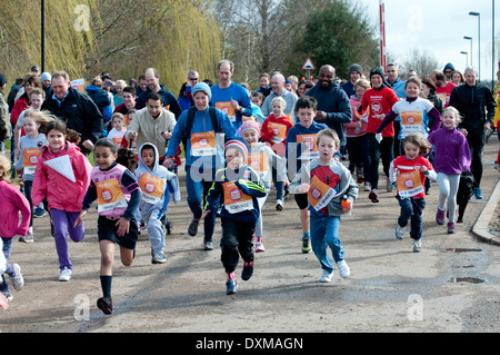 Coureurs dans une course de mille secours Sport Banque D'Images