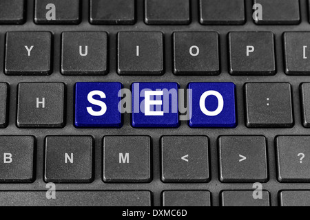 Blue SEO ou optimisation de Search Engine word sur clavier Banque D'Images