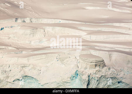 Un glacier en recul sous le mont Walker dans Paradise Bay au large de la Terre de Graham sur la péninsule antarctique. Banque D'Images