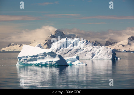 Sur les montagnes de la péninsule antarctique le détroit de Gerlache Banque D'Images