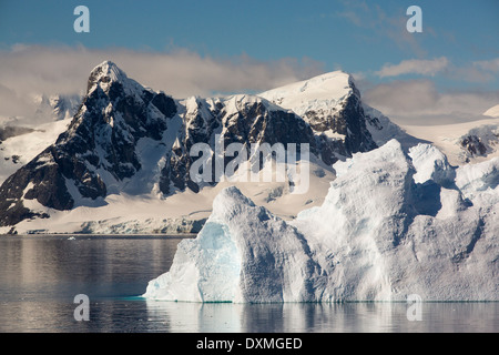 Sur les montagnes de la péninsule antarctique le détroit de Gerlache Banque D'Images