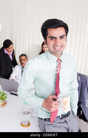 Les gens d'affaires indiens Meeting in Office Banque D'Images