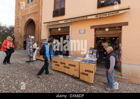 Une boutique de souvenirs à l'intérieur du périmètre de la Alhambra, Grenade andalousie espagne Europe Banque D'Images