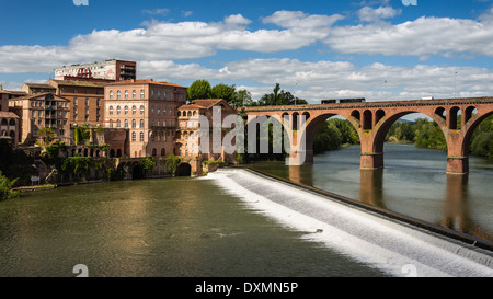 Vue sur le pont 22 août 1944 à Albi. France Banque D'Images