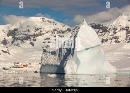 Gerlache le détroit séparant l'archipel Palmer de la péninsule Antarctique au large de l'Île Anvers. Banque D'Images