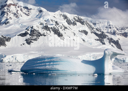 Gerlache le détroit séparant l'archipel Palmer de la péninsule Antarctique au large de l'Île Anvers. Banque D'Images