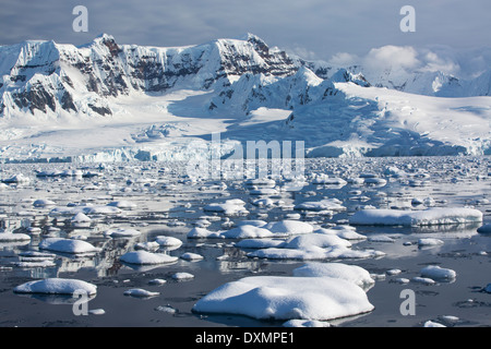 Gerlache le détroit séparant l'archipel Palmer de la péninsule Antarctique au large de l'Île Anvers. Banque D'Images