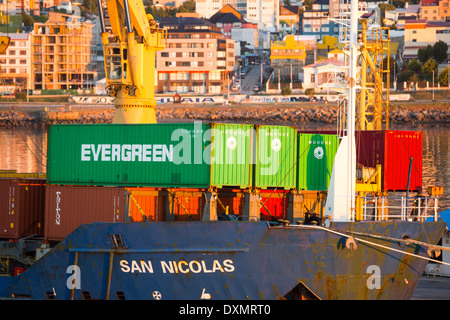 Lever du soleil sur le port d'Ushuaia qui est la capitale de la Terre de Feu, en Argentine, Banque D'Images