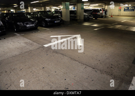 Kingston Upon Thames Surrey John Lewis Store Parking souterrain Banque D'Images