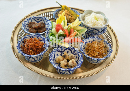 Belle portion de Khao chae, Palais Royal traditionnel de la cuisine thaïlandaise, Bangkok, Thaïlande Banque D'Images