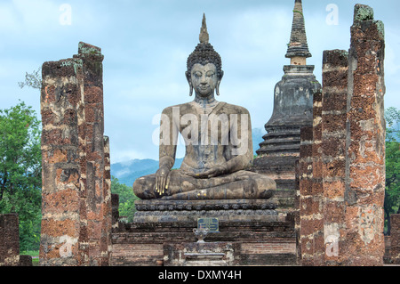 Wat Mahathat temple complexe, Parc historique de Sukhothai, Thaïlande Banque D'Images