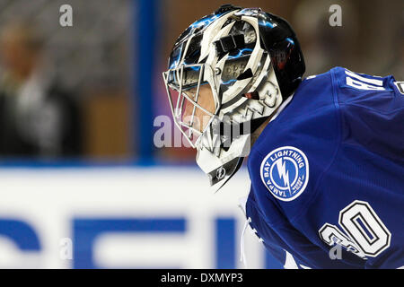 Tampa, Floride, USA. Mar 27, 2014. Le Lightning de Tampa Bay Le gardien Ben Bishop (30) dans l'objectif au cours de la deuxième période de la Lightning de Tampa Bay contre les Islanders de New York à Tampa Bay Times Forum à Tampa le Jeudi, Mars 27, 2014. Credit : Vragovic/Tampa Bay Times/ZUMAPRESS.com/Alamy Live News Banque D'Images