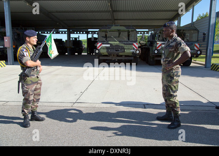 Muellheim, l'Allemagne, deux soldats français de Robert Schuhmann Barracks Banque D'Images