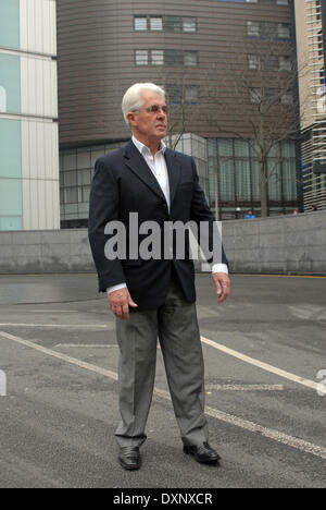 28 mars 2014 Max Clifford arrive à Southwark Crown Court pour continuer à témoigner en sa défense de 11 chefs d'accusation d'attentat à la pudeur Banque D'Images