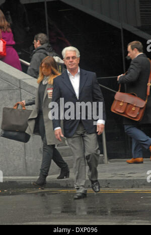 28 mars 2014 Max Clifford arrive à Southwark Crown Court pour continuer à témoigner en sa défense de 11 chefs d'accusation d'attentat à la pudeur Banque D'Images