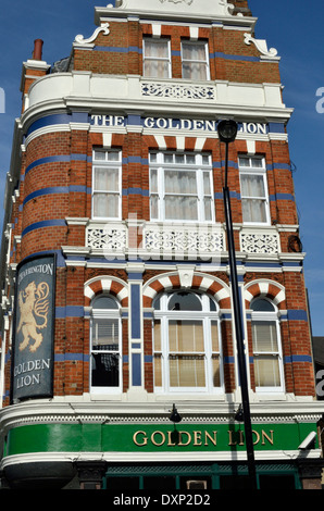 Le Golden Lion pub à Royal College Street, Camden, London, UK. Banque D'Images