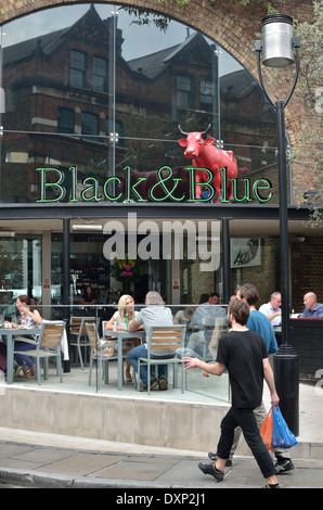 Noir et bleu restaurant steakhouse, Borough Market, London, UK. Banque D'Images